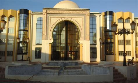 كلية العلوم الإنسانية والعلوم الإسلامية وهران